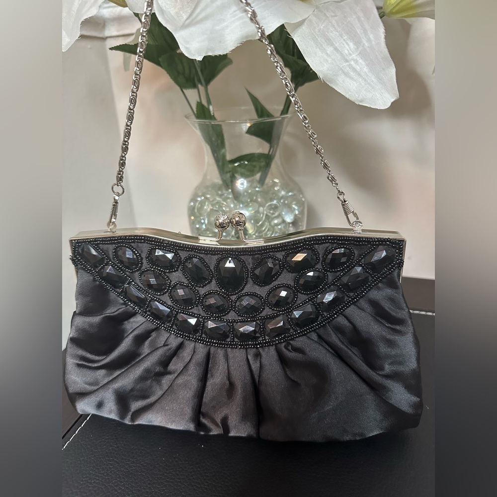Kiss lock black beaded clutch/shoulder purse NWOT
